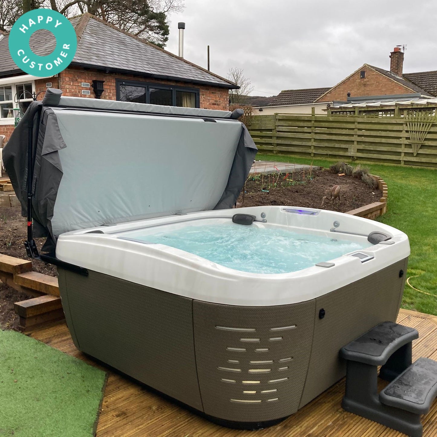  Jacuzzi® J575IP™ - 5-6 Person Hot Tub With 1 Lounger