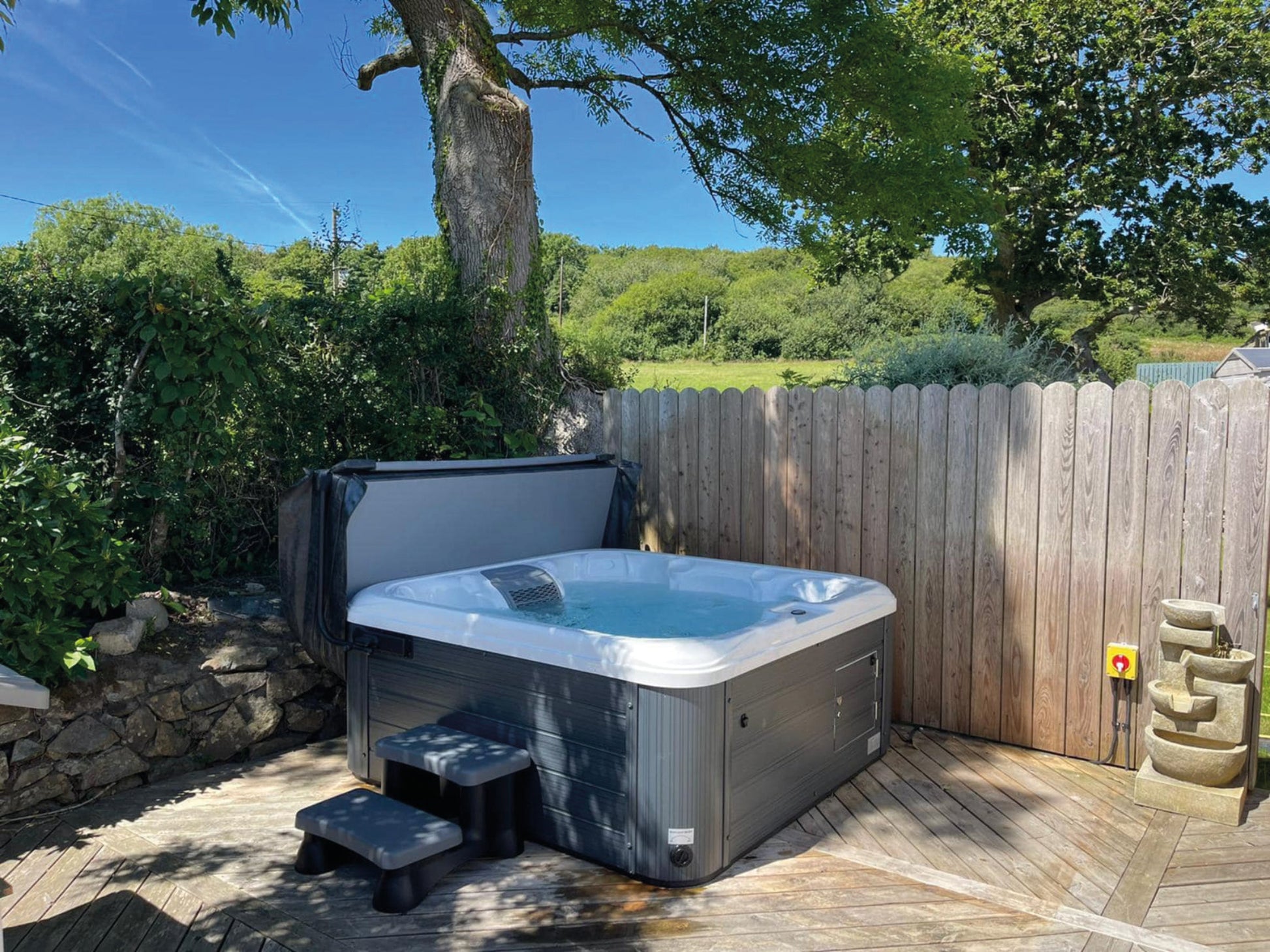  Vacation Lounge - 6 Person Hot Tub With 1 Lounger