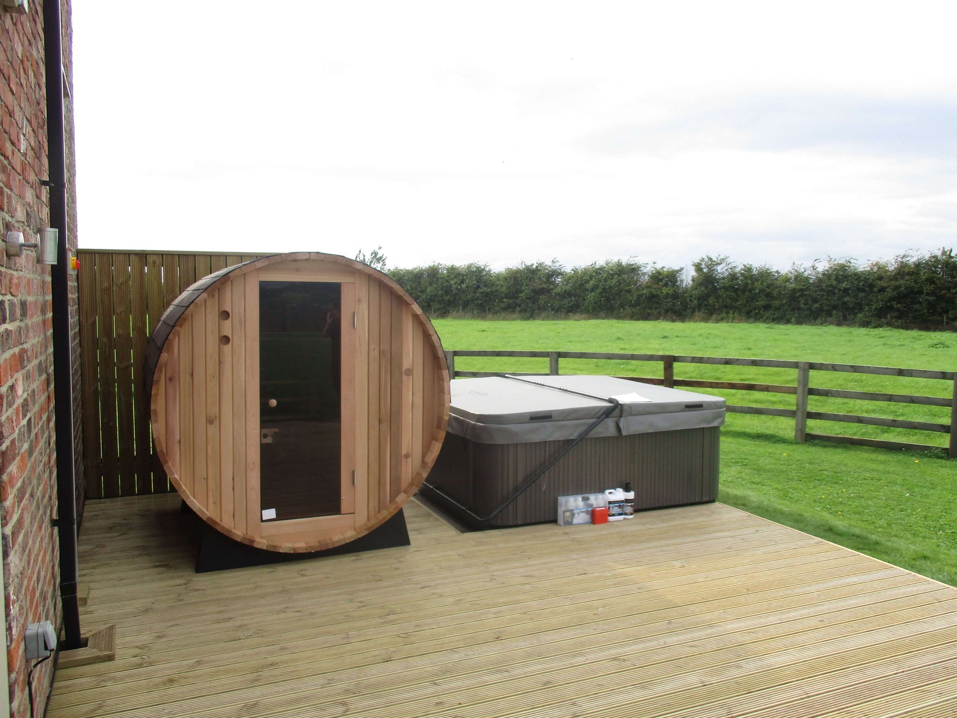  Deluxe 185 - 4 To 5 Person Indoor/Outdoor Barrel Sauna