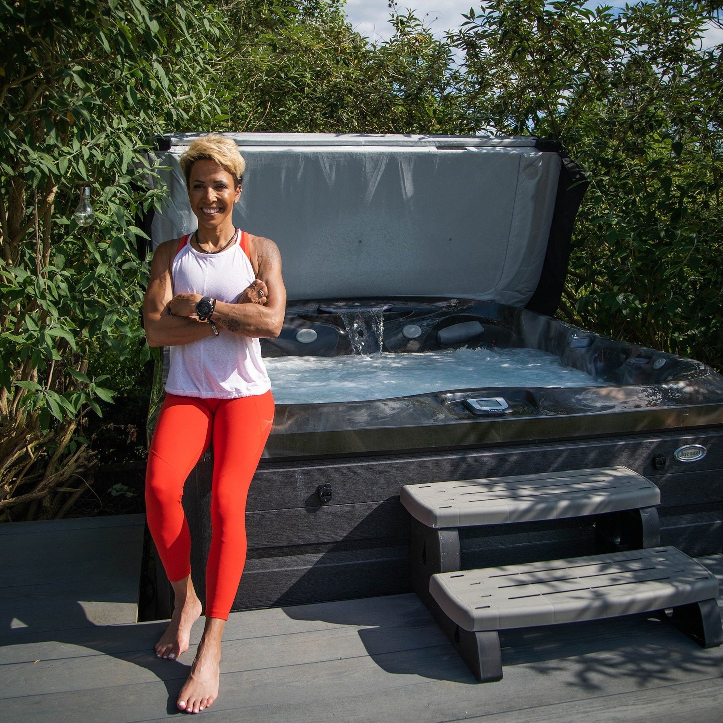  Jacuzzi® J475IP™ - 6 Person Hot Tub With 1 Lounger