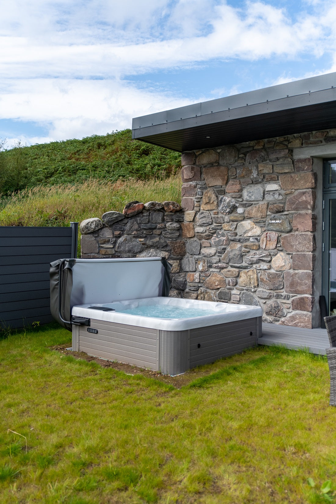  Holiday Let 5 - 5 Person Hot Tub With 1 Lounger