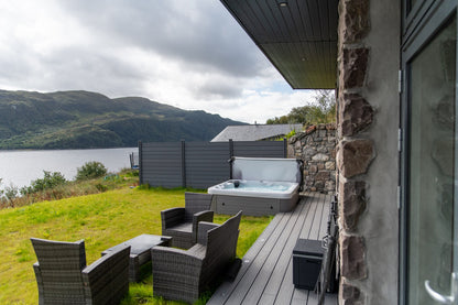  Holiday Let 5 - 5 Person Hot Tub With 1 Lounger