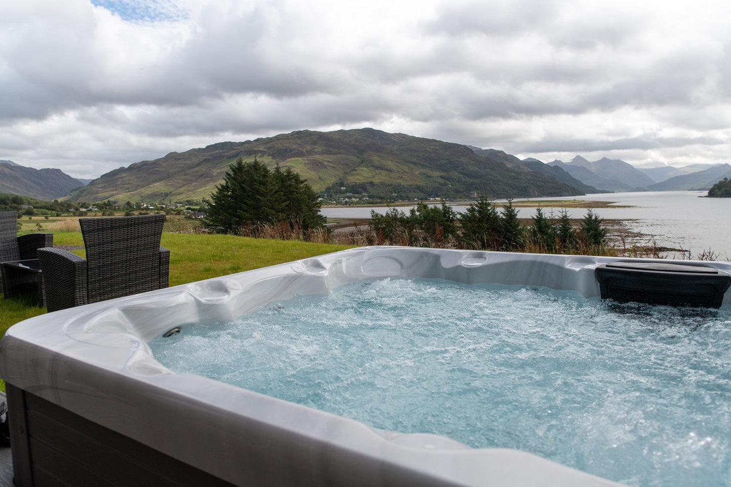  Holiday Let 5 - 5 Person Hot Tub With 1 Lounger
