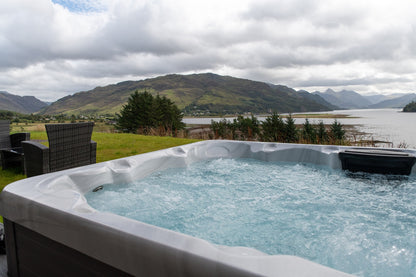  Holiday Let 5 - 5 Person Hot Tub With 1 Lounger