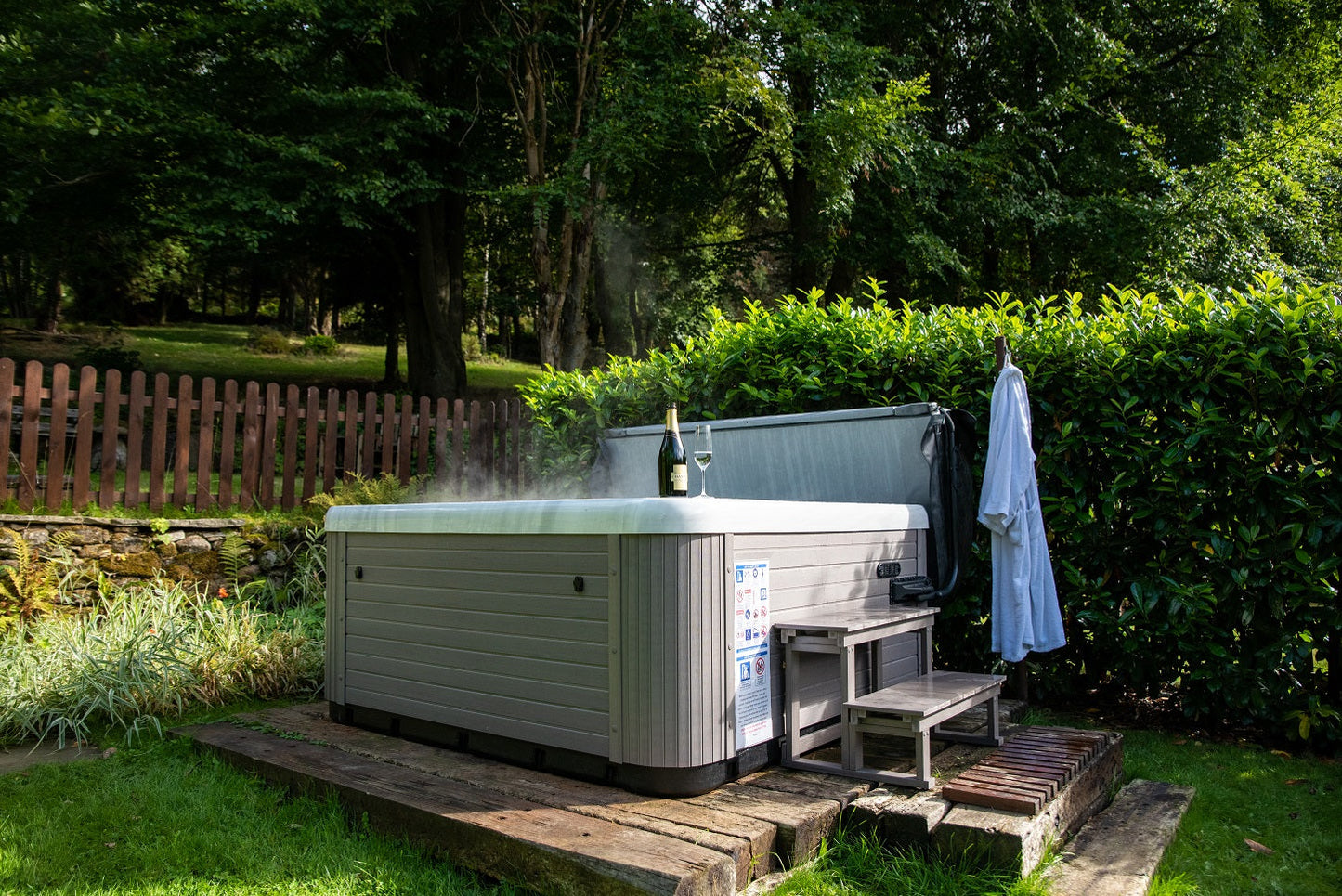  Holiday Let 5 - 5 Person Hot Tub With 1 Lounger