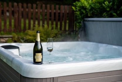 Holiday Let 5 - 5 Person Hot Tub With 1 Lounger