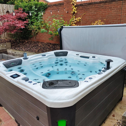  Outdoor Infinity - 6 Person Hot Tub With 1 Lounger
