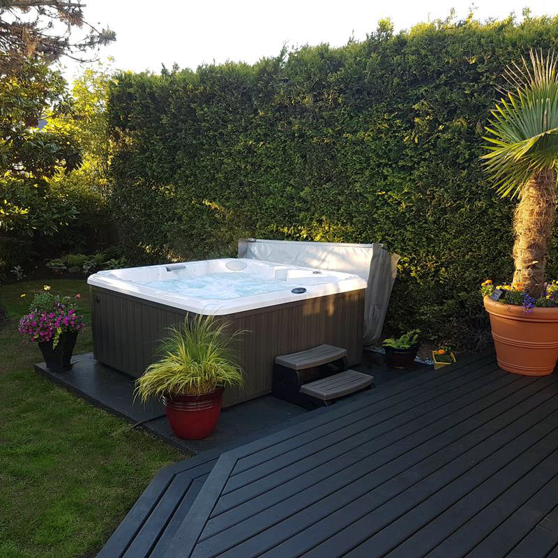  Jacuzzi® J245™ / J245IP™ - 7 Person Hot Tub