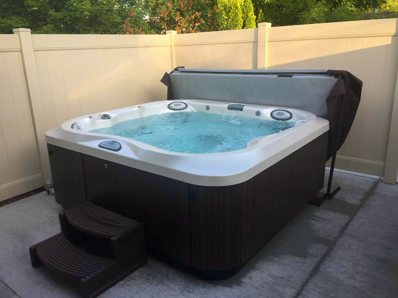  Jacuzzi® J355IP™ - 6 Person Hot Tub With 1 Lounger