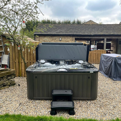  Jacuzzi® J245™ / J245IP™ - 7 Person Hot Tub