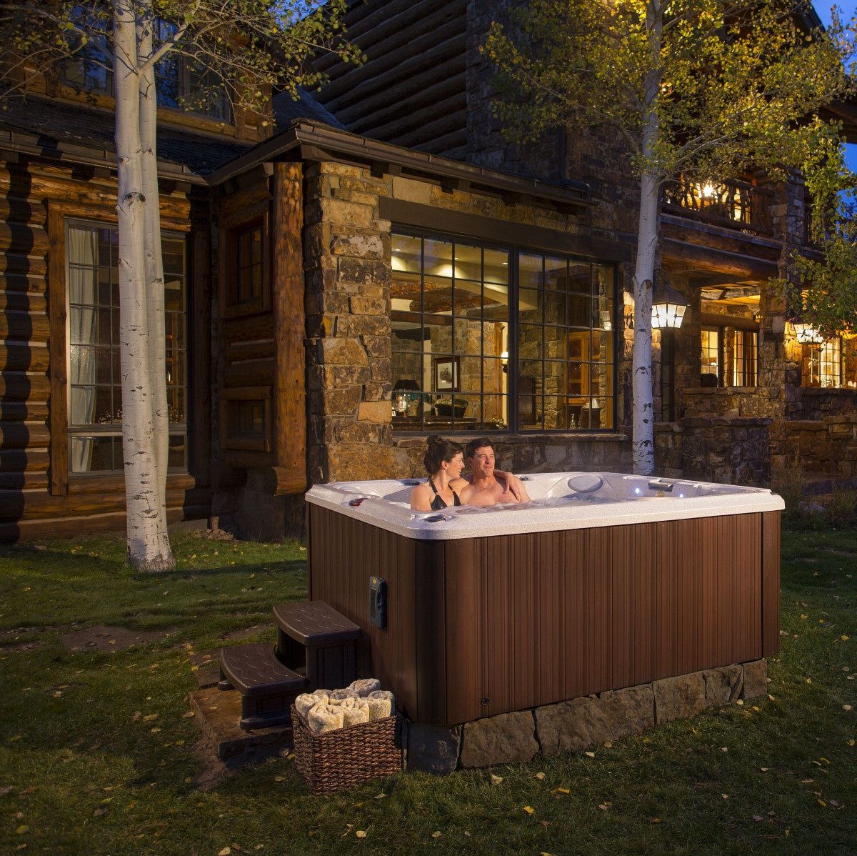  Jacuzzi® J245™ / J245IP™ - 7 Person Hot Tub