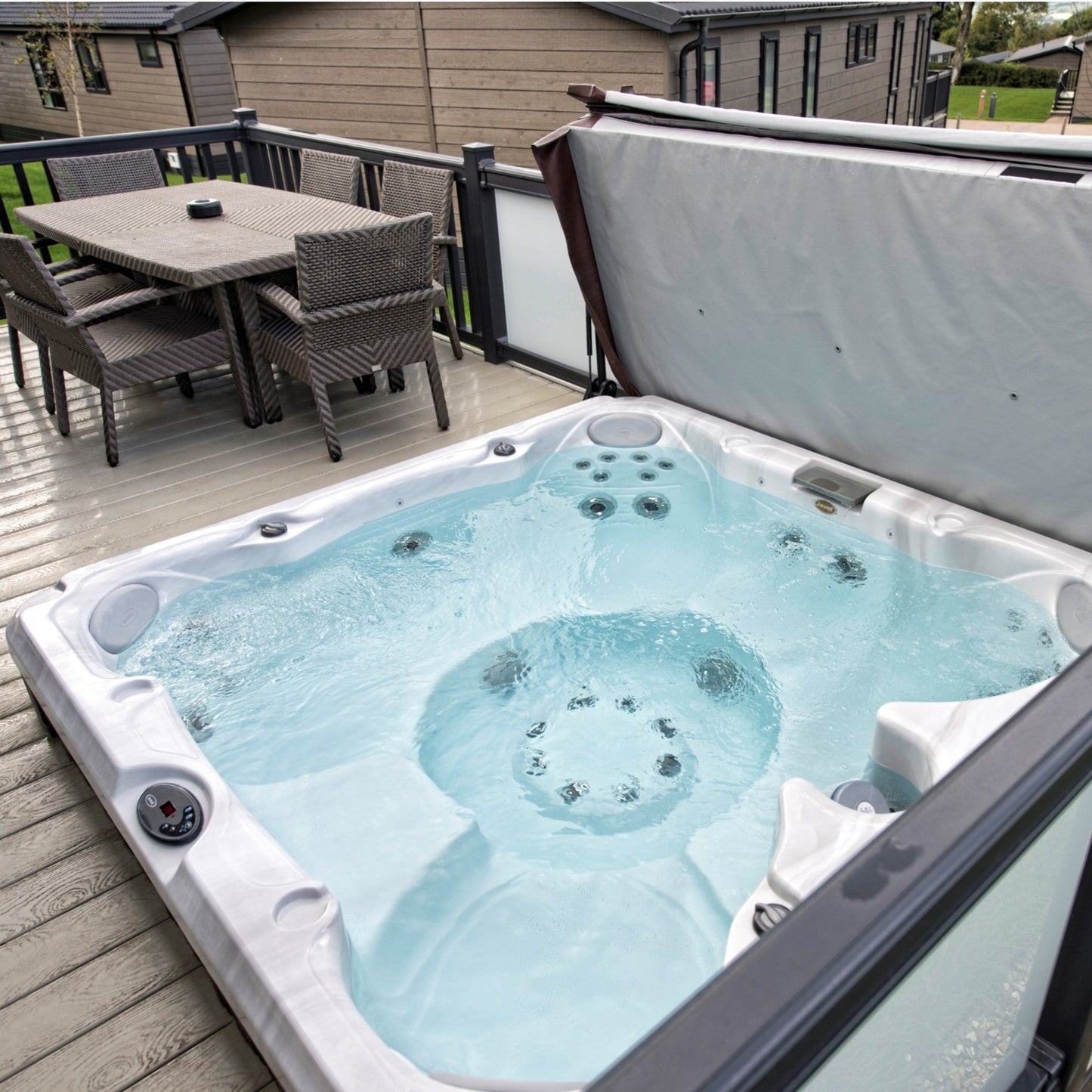  Jacuzzi® J245™ / J245IP™ - 7 Person Hot Tub