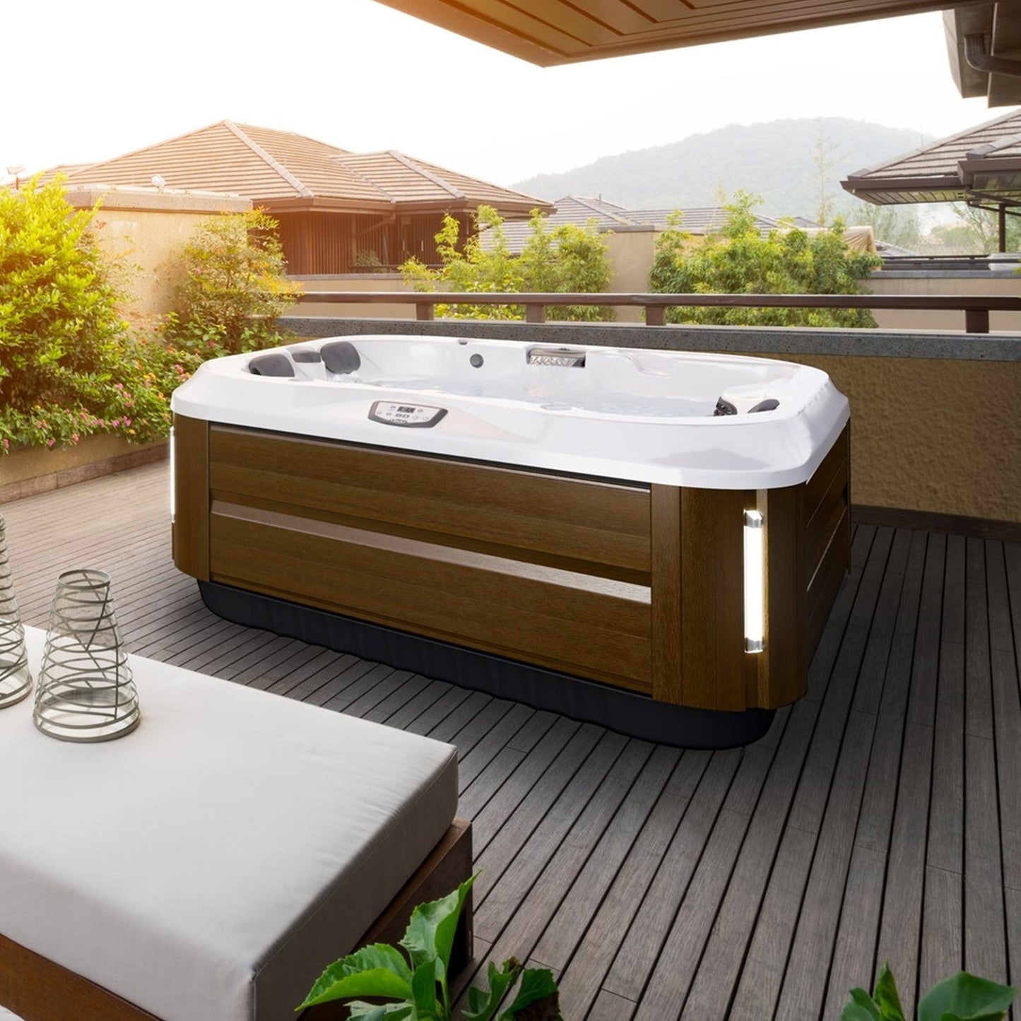  Jacuzzi® J315IP™ - 3 Person Hot Tub With 1 Lounger