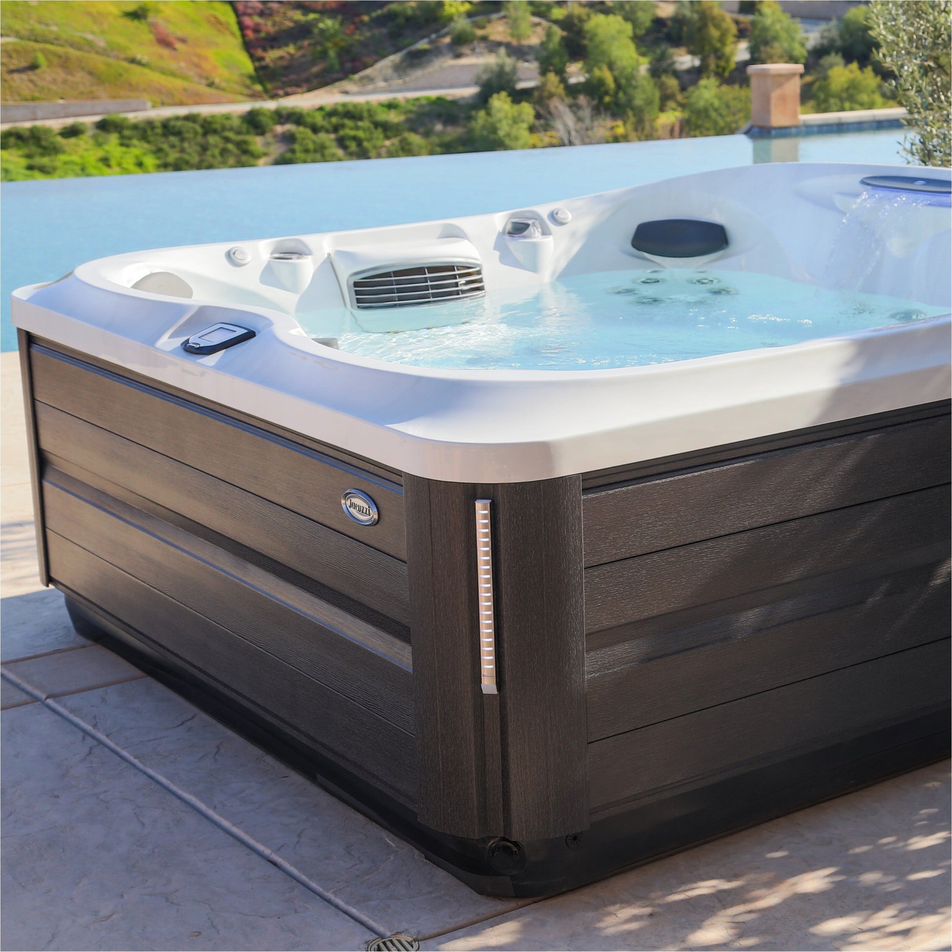  Jacuzzi® J485IP™ - 7 Person Hot Tub
