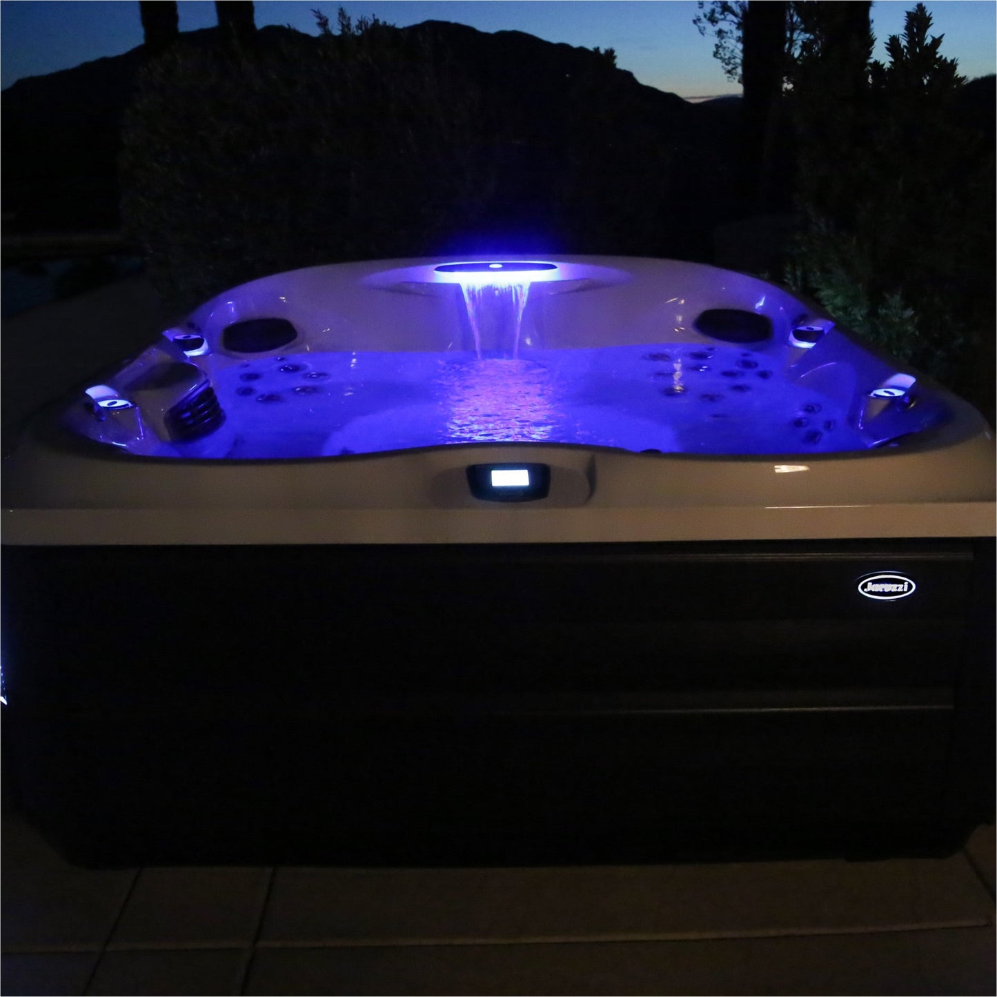  Jacuzzi® J485IP™ - 7 Person Hot Tub