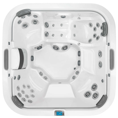  Jacuzzi® J575IP™ - 5-6 Person Hot Tub With 1 Lounger