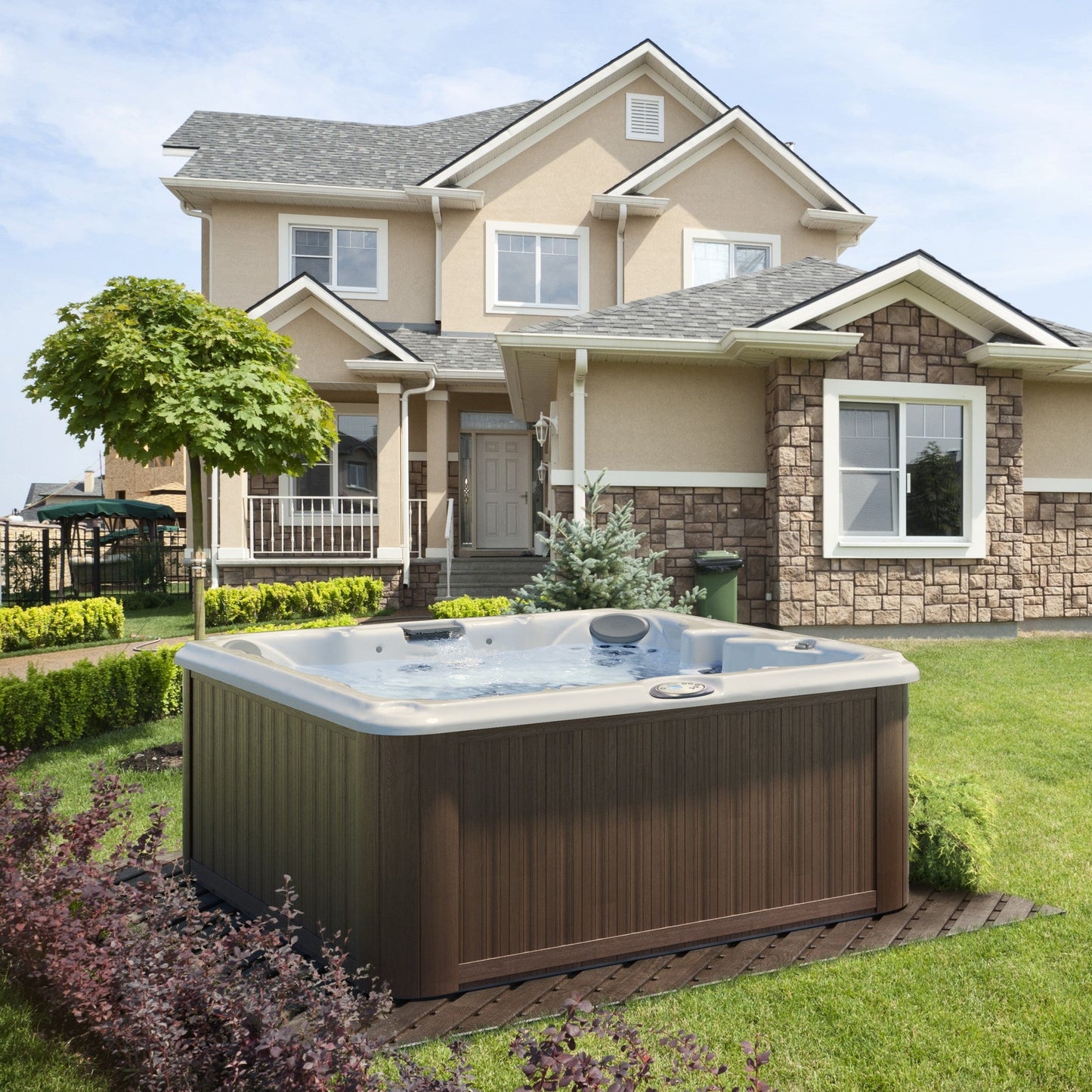  Jacuzzi® J245™ / J245IP™ - 7 Person Hot Tub