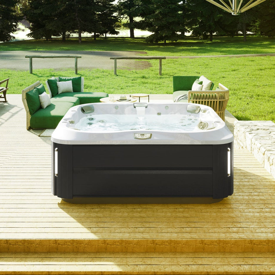  Jacuzzi® J365IP™ - 7 Person Hot Tub