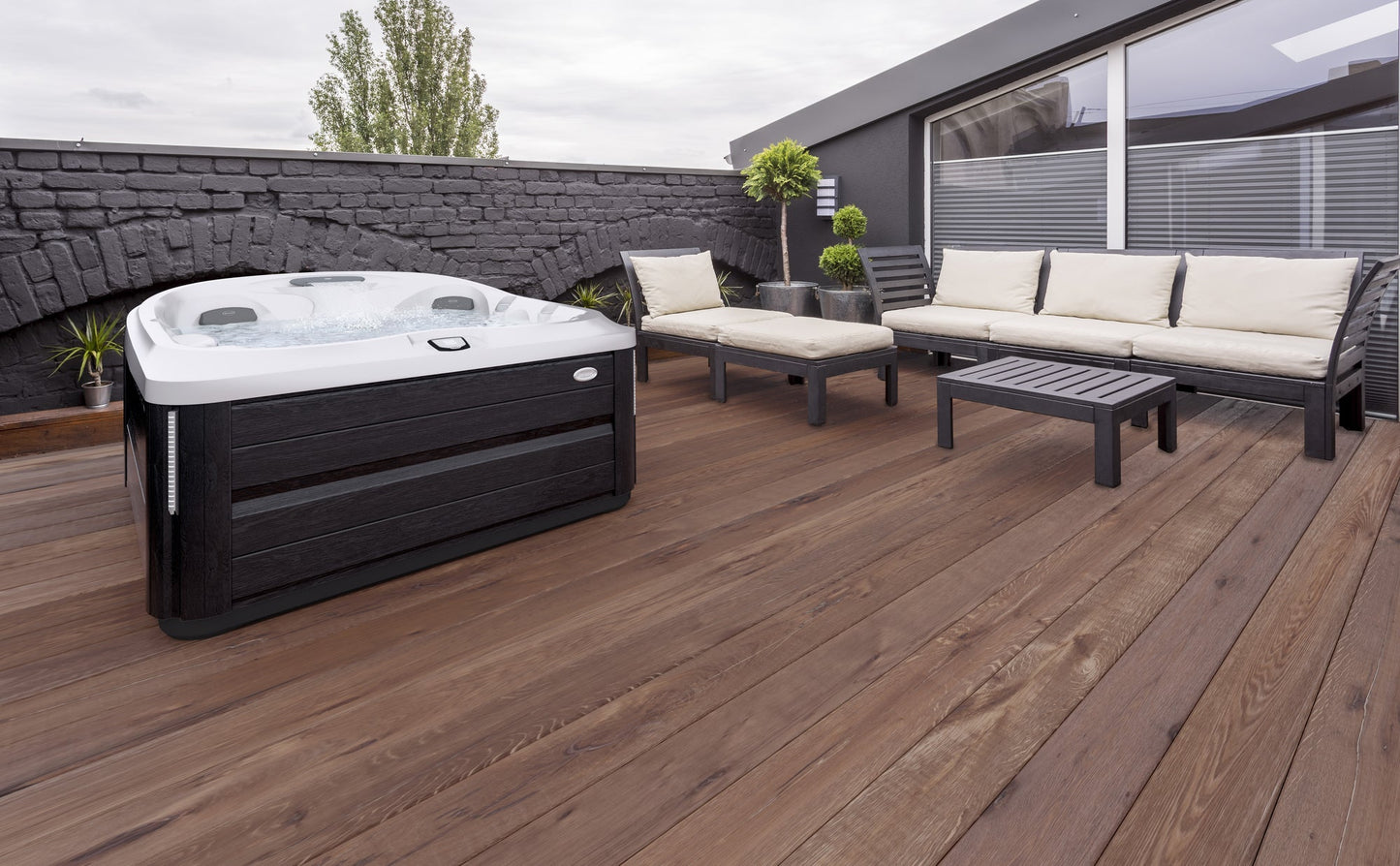  Jacuzzi® J435IP™ - 6 Person Hot Tub With 1 Lounger