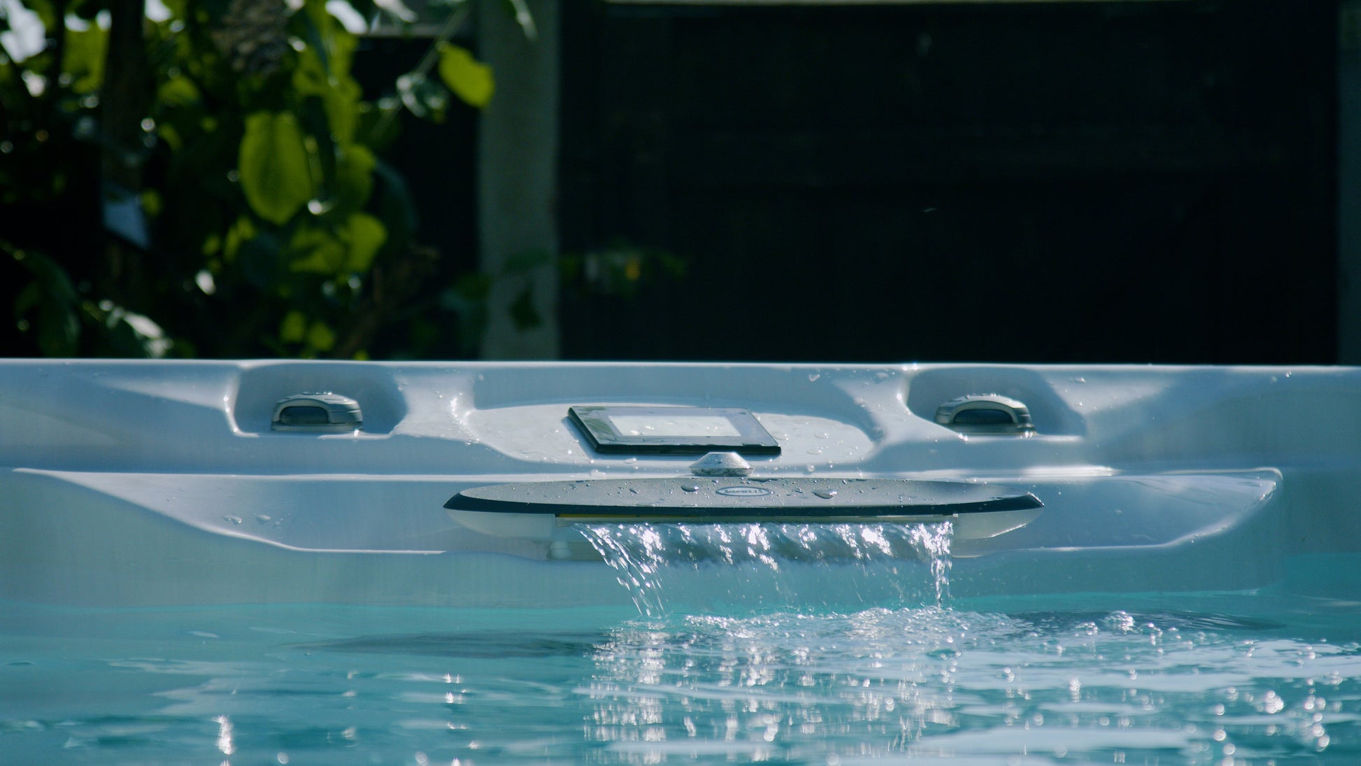  Jacuzzi® PowerPlay™ J-13™ - 13ft Swim Spa