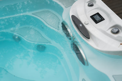  Jacuzzi® PowerPro™ J-16™ - 16ft Swim Spa