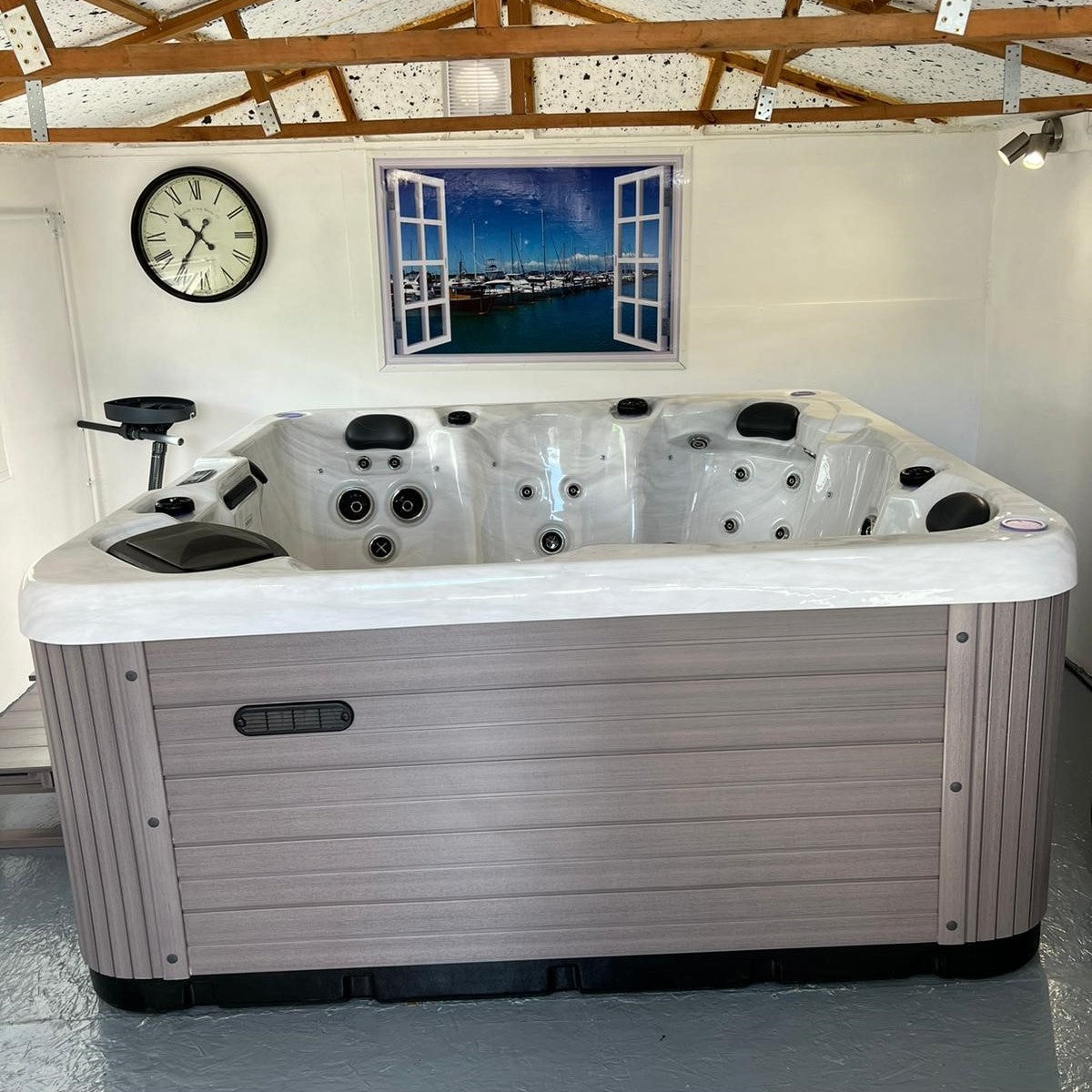 Jacuzzi® J235™ / J235IP™ - 6 Person Hot Tub With 1 Lounger