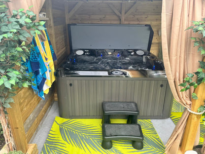  Jacuzzi® J245™ / J245IP™ - 7 Person Hot Tub