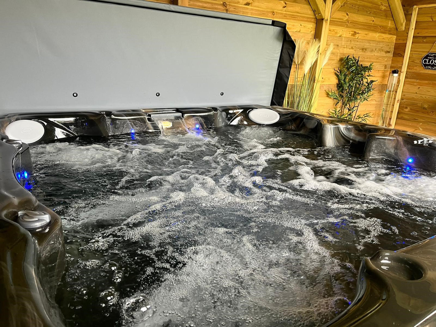  Jacuzzi® J245™ / J245IP™ - 7 Person Hot Tub
