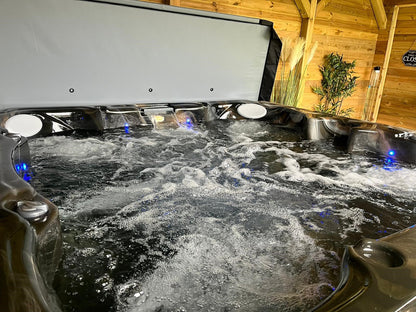  Jacuzzi® J245™ / J245IP™ - 7 Person Hot Tub