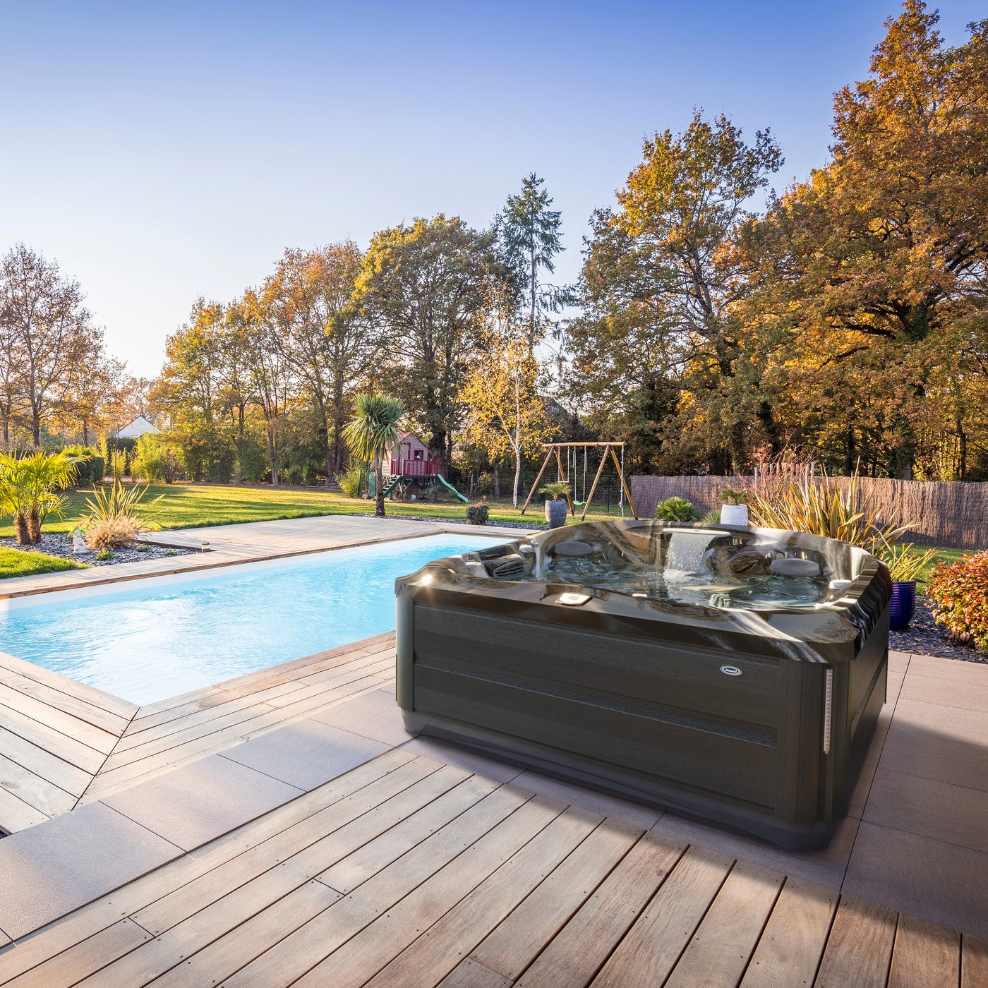  Jacuzzi® J475IP™ - 6 Person Hot Tub With 1 Lounger