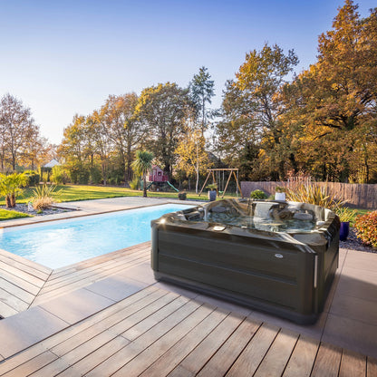  Jacuzzi® J475IP™ - 6 Person Hot Tub With 1 Lounger