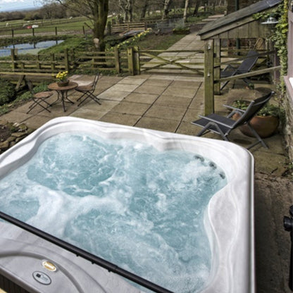  Jacuzzi® Lodge™ M - 4-5 Person Hot Tub