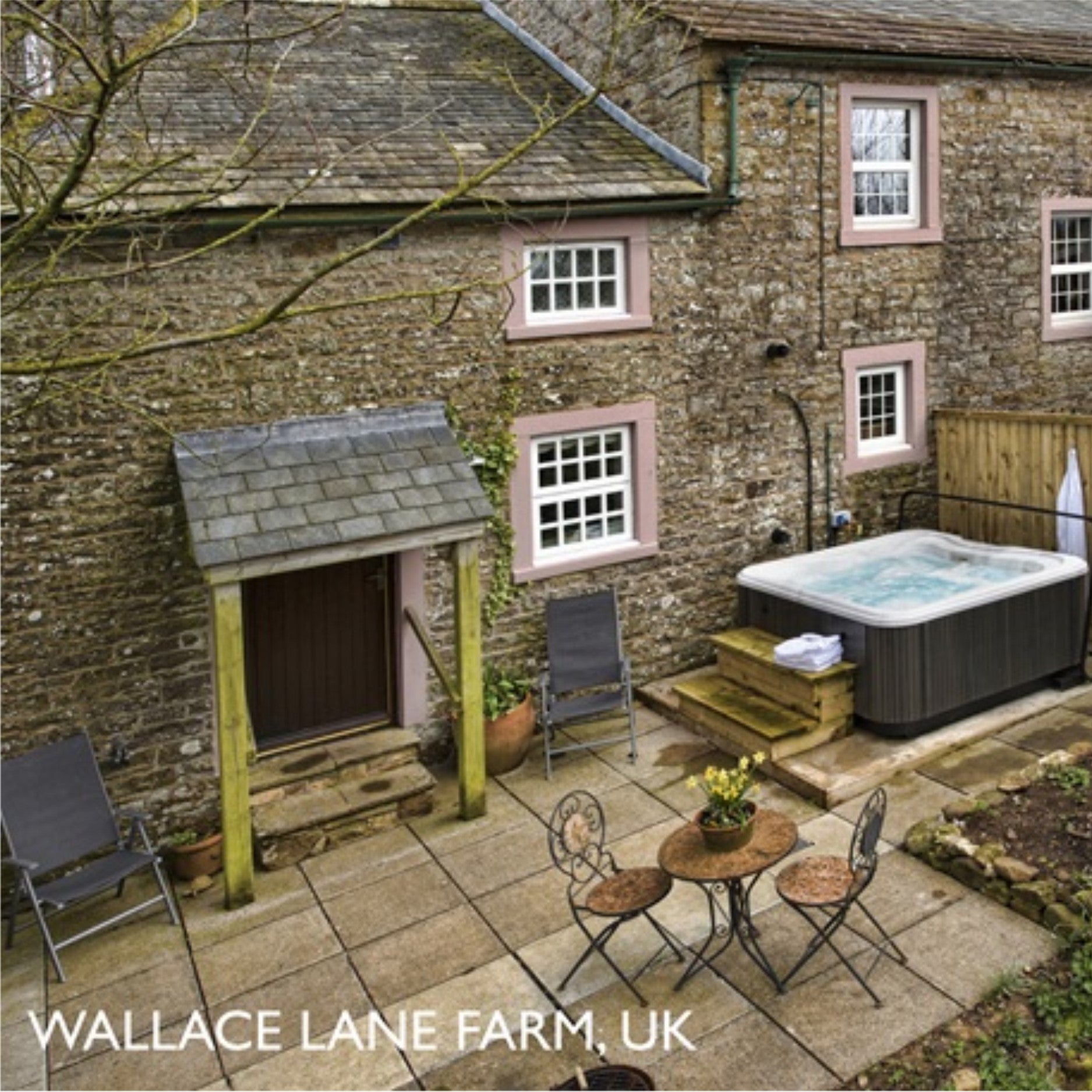  Jacuzzi® Lodge™ M - 4-5 Person Hot Tub