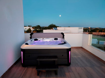  Outdoor Companion - 5 Person Hot Tub With 2 Loungers