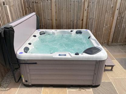  Outdoor Haze - 6 Person Hot Tub With 1 Lounger