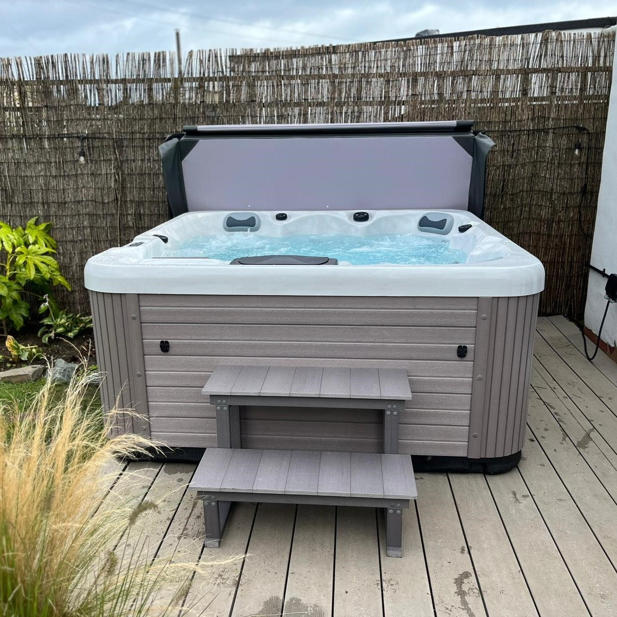 Outdoor Sun - 5 Person Hot Tub With 1 Lounger