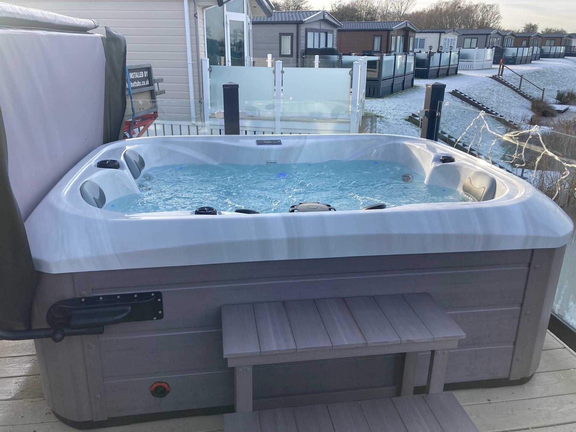  Outdoor Tahiti - 3 Person Hot Tub With 1 Lounger