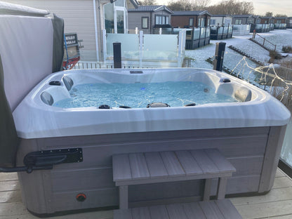  Outdoor Tahiti - 3 Person Hot Tub With 1 Lounger