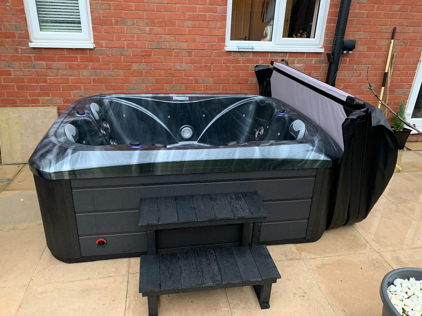  Outdoor Tahiti - 3 Person Hot Tub With 1 Lounger