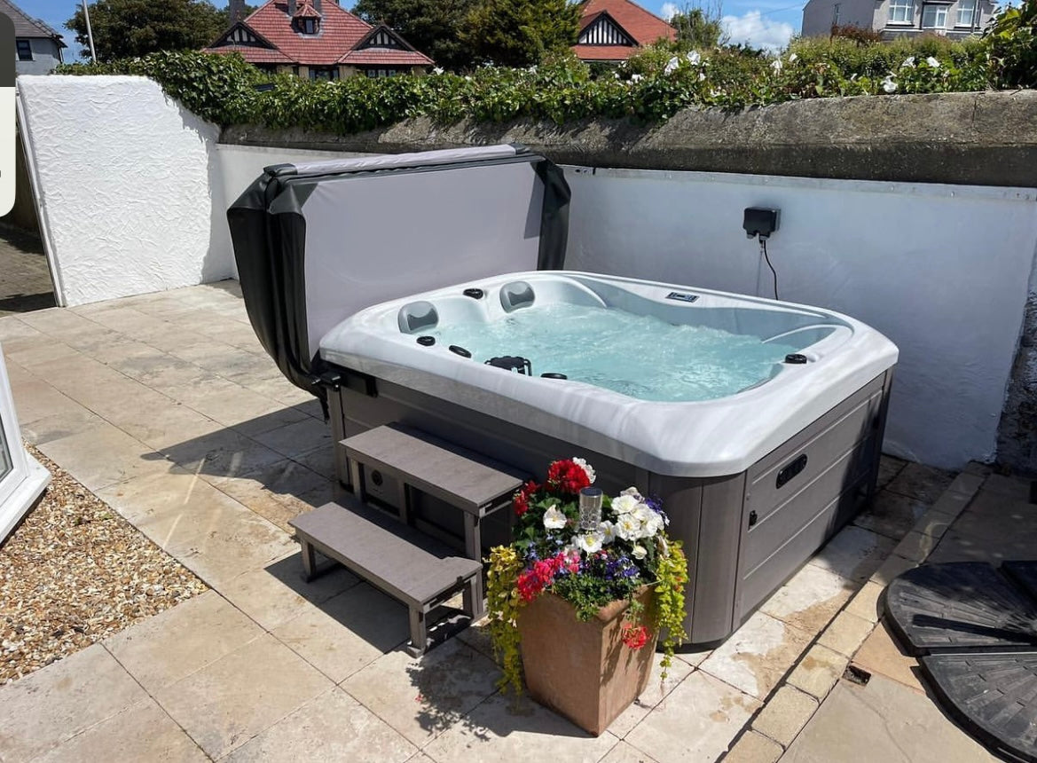  Outdoor Tahiti - 3 Person Hot Tub With 1 Lounger