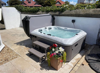  Outdoor Tahiti - 3 Person Hot Tub With 1 Lounger