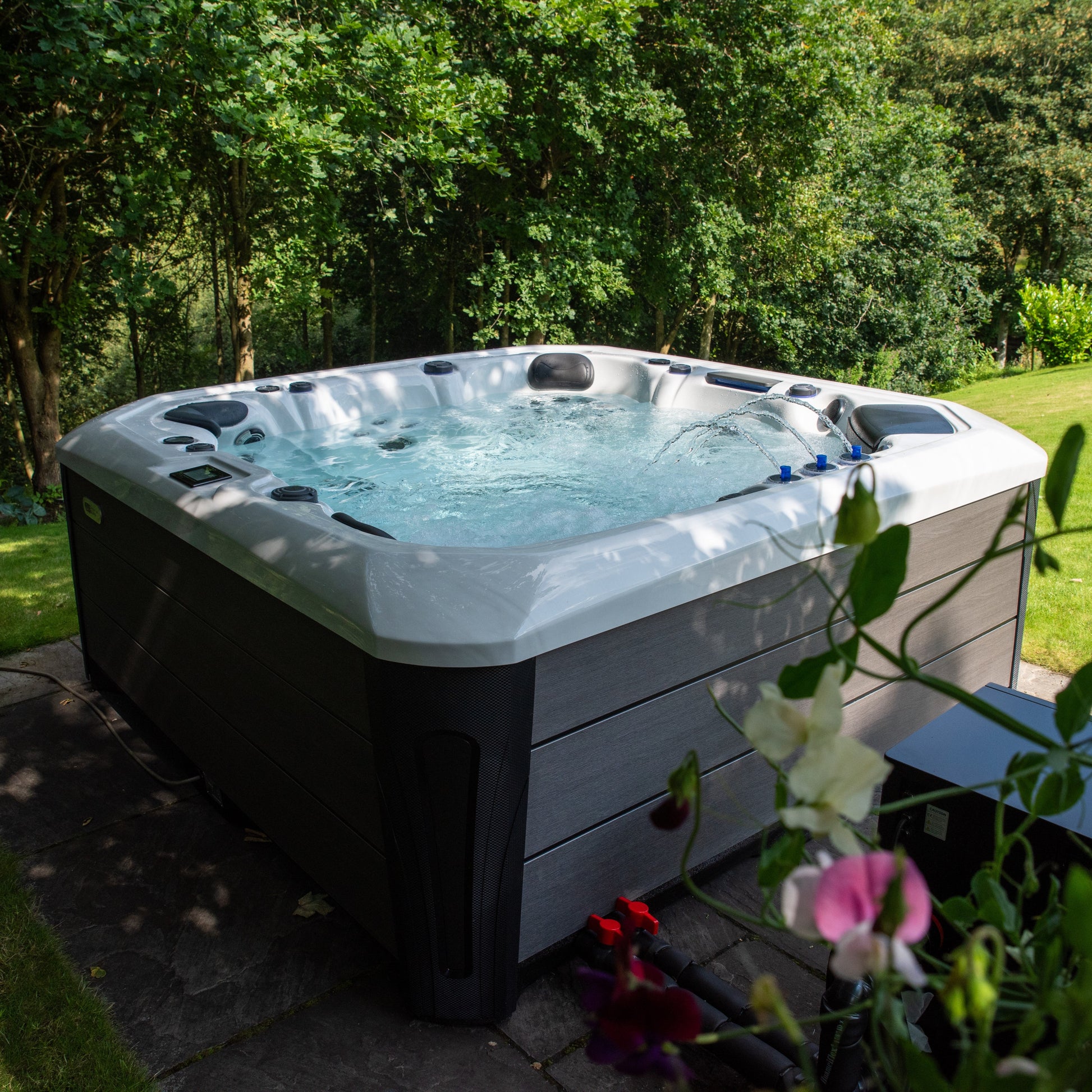  Outdoor Tokyo - 6 Person Hot Tub With 1 Lounger