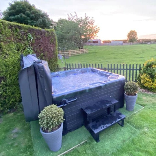  Outdoor Trident Lite - 5 Person Hot Tub With 2 Loungers