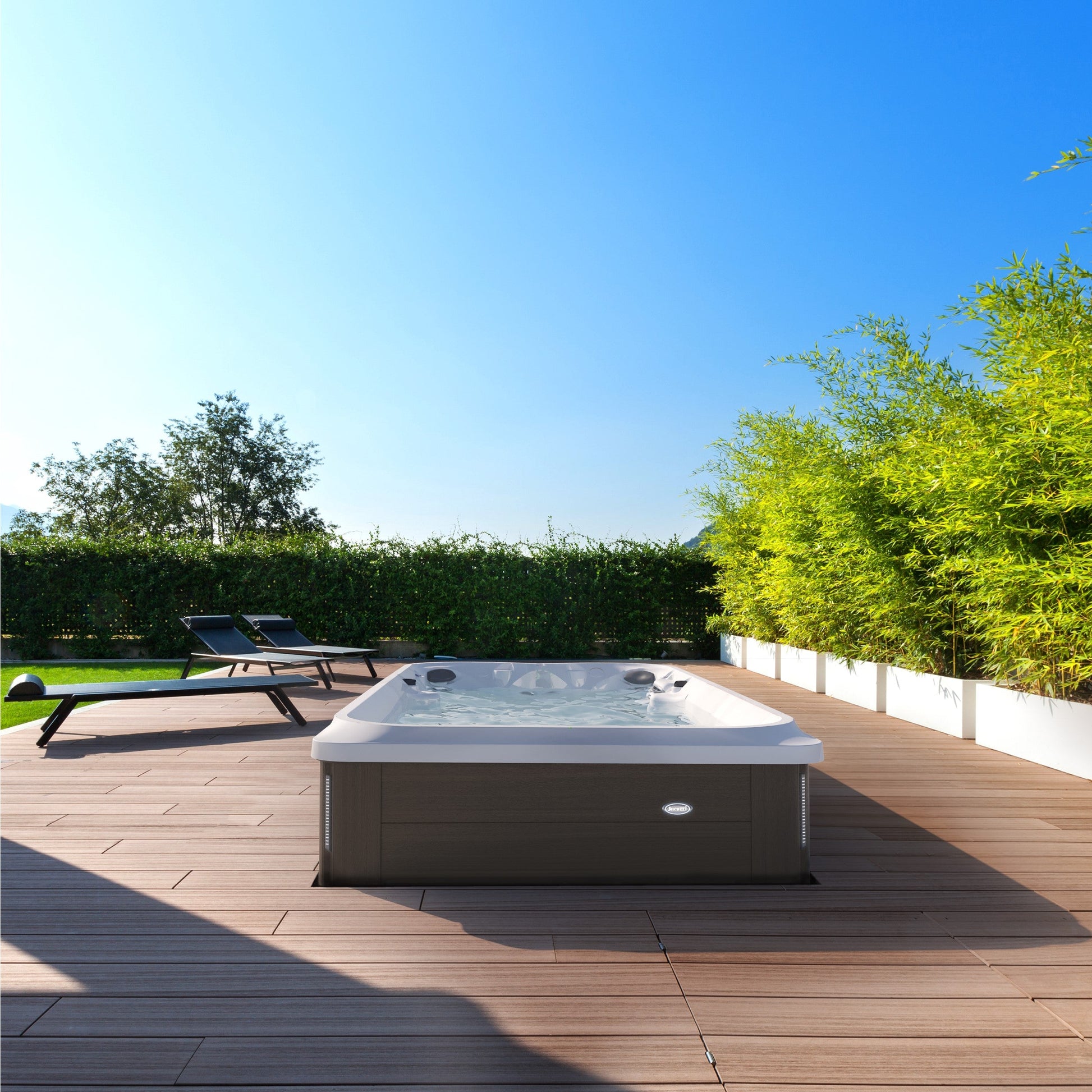  Jacuzzi® PowerActive™ J-16™ - 16ft Swim Spa