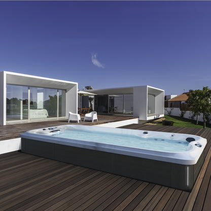  Jacuzzi® PowerPro™ J-16™ - 16ft Swim Spa