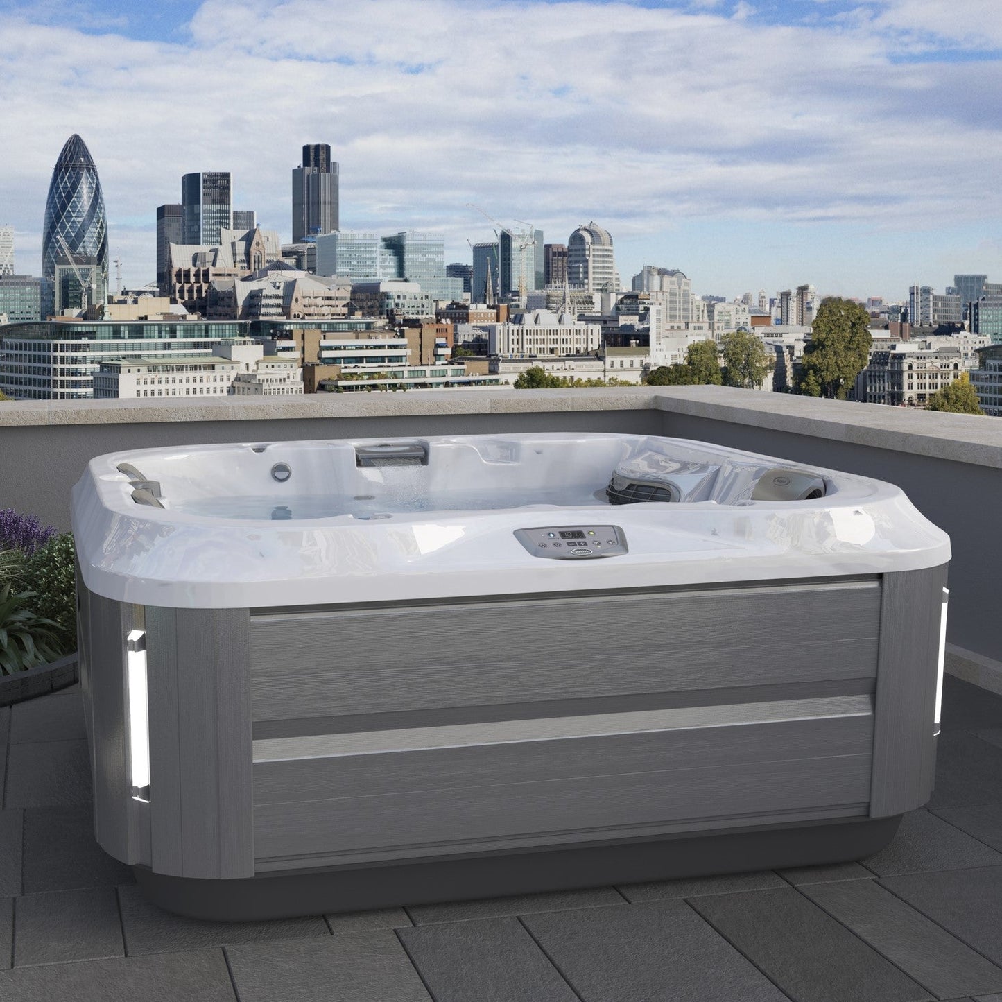  Jacuzzi® J315IP™ - 3 Person Hot Tub With 1 Lounger