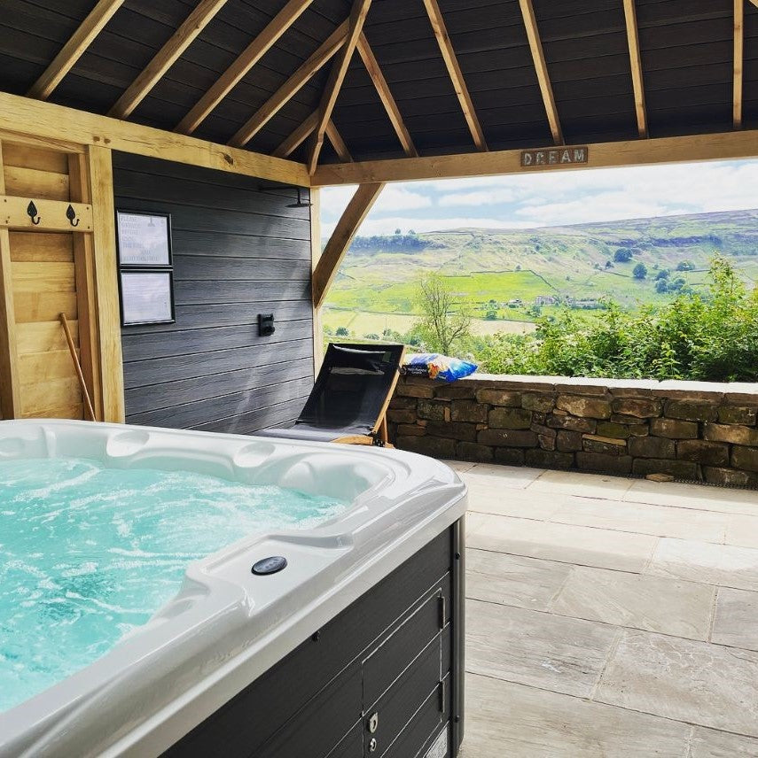  Vacation Social - 7 Person Hot Tub