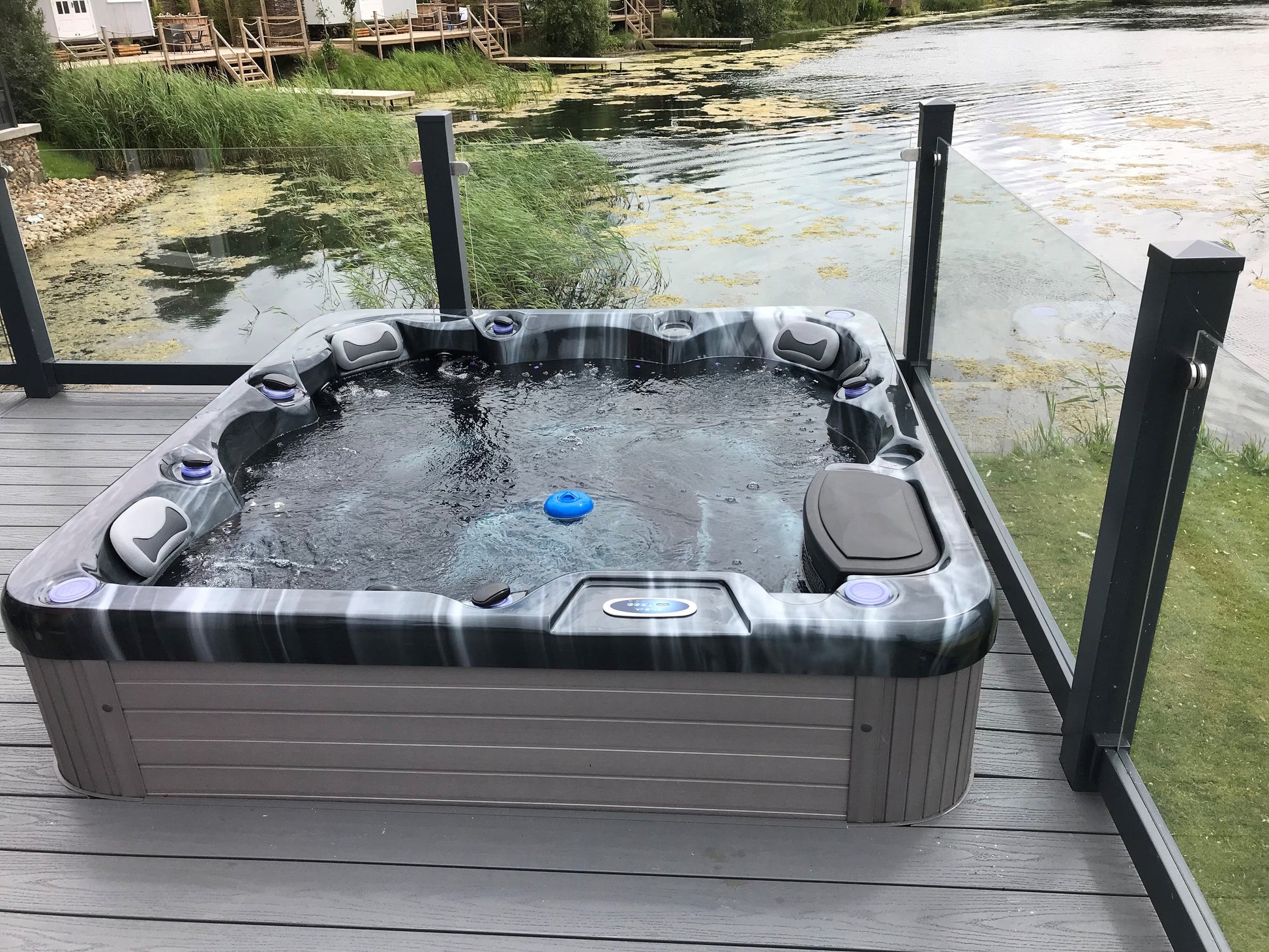  Outdoor Haze - 6 Person Hot Tub With 1 Lounger