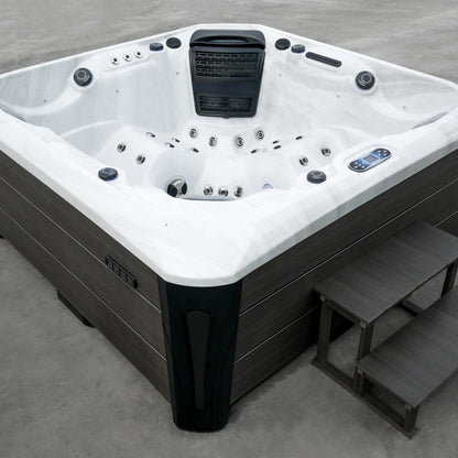  Outdoor Companion - 5 Person Hot Tub With 2 Loungers