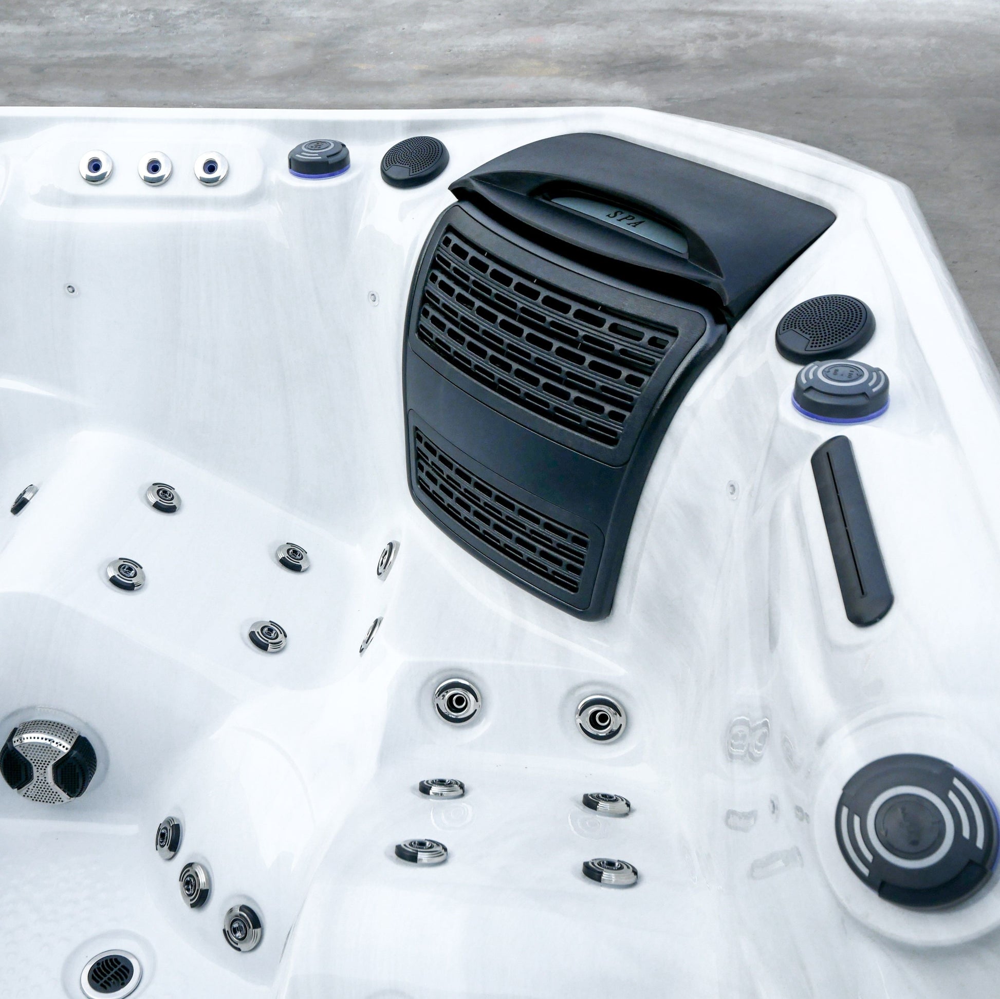  Outdoor Companion - 5 Person Hot Tub With 2 Loungers